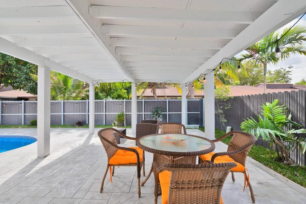 Spacious 4 Bedrooms, 2 Bathroom House With Pool Miramar Eksteriør billede
