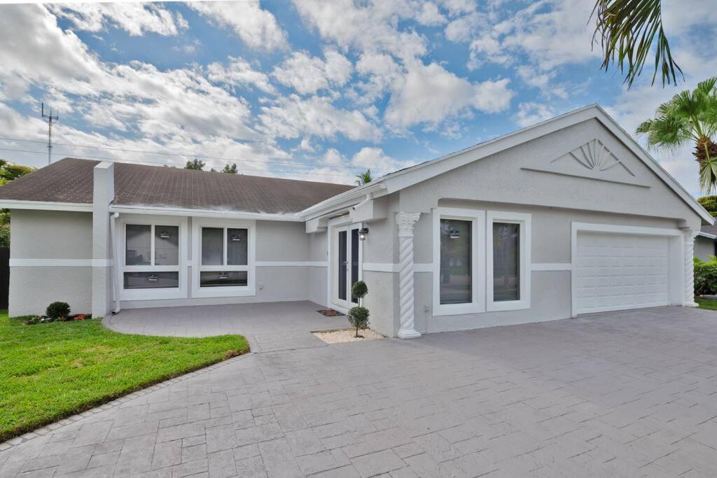 Spacious 4 Bedrooms, 2 Bathroom House With Pool Miramar Eksteriør billede