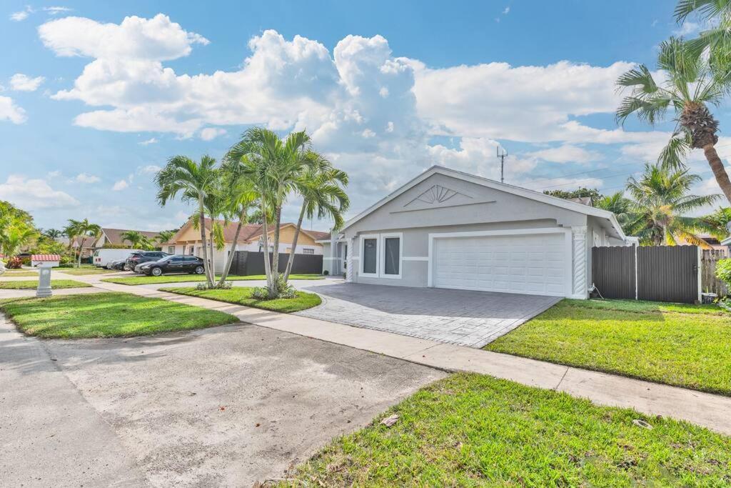 Spacious 4 Bedrooms, 2 Bathroom House With Pool Miramar Eksteriør billede